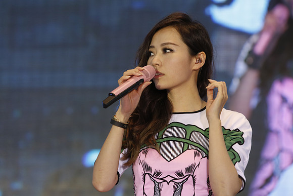 Jane Zhang - Showcase Stage