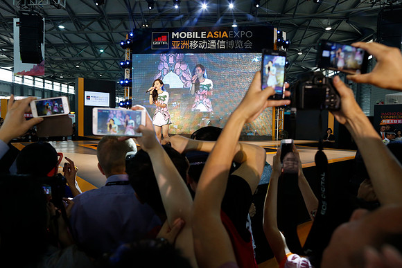 Jane Zhang - Showcase Stage