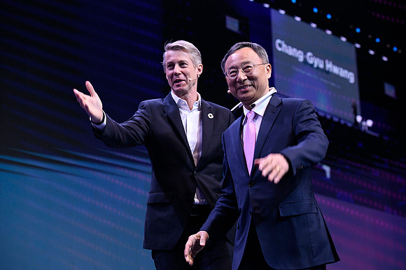 Dr. Chang-Gyu Hwang, Chairman & CEO, KT Corporation